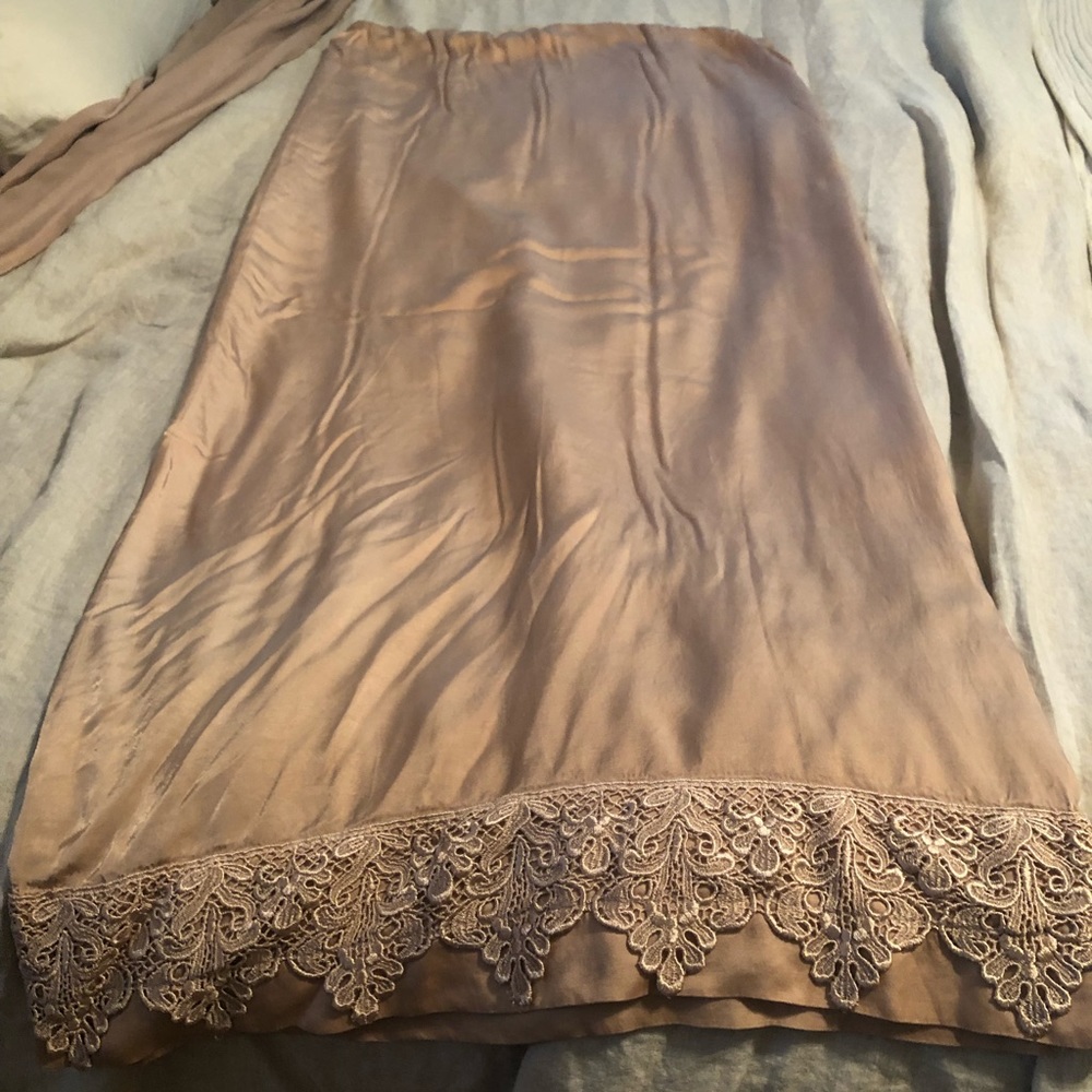 Pair of Bella Notte king satin pillow cases